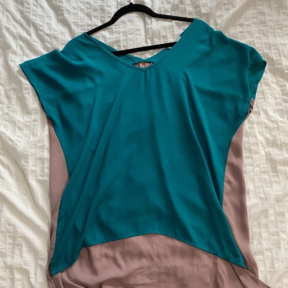 Lush Colour Block Top - Picture 2 of 3